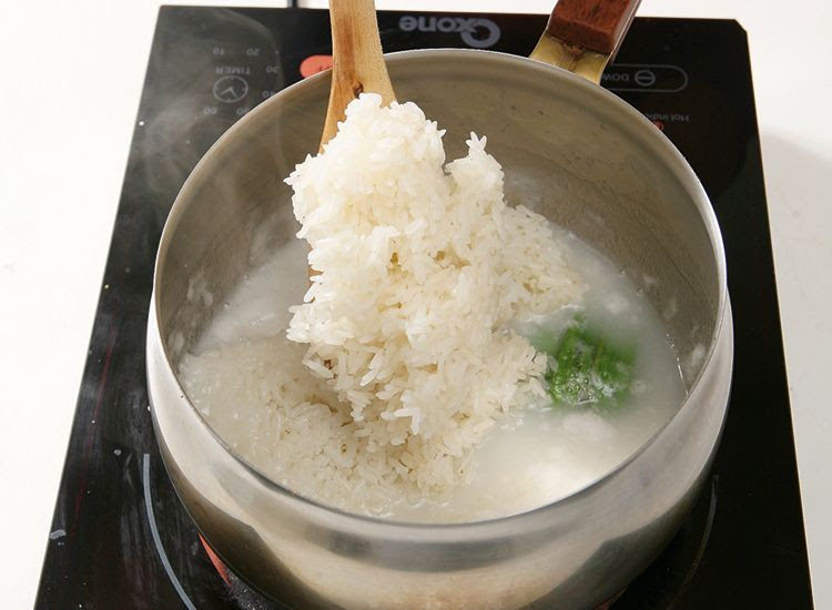 Tekan tombol on (waktu memasak secara otomatis berdurasi 30 menit dan akan pindah ke mode hangat jika nasi sudah masak). Jangan Sampai Salah Tengok Tips Memasak Beras Ketan Berikut Ini Agar Hasilnya Legit Dan Tahan Lama Semua Halaman Sajian Sedap