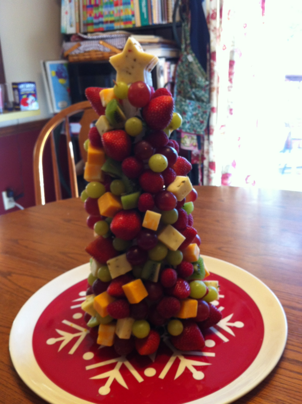 Here are 19 crazy christmas food ideas that'll make a big splash with everyone. Dinah S Dishes Fruit And Cheese Tree