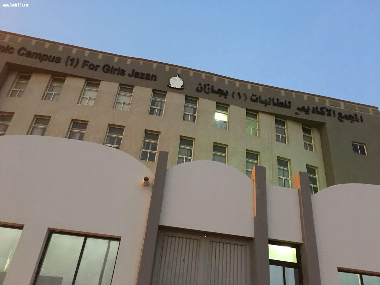 باشر أكثر من 2000 طالب دراستهم في المبنى الجديد في كلية العلوم بجامعة جازان وفي مبنى كلية العلوم بجامعة جازان في المدينة الجامعية الجديدة لتكون الكلية الأولى التي استكملت تجهيزاتها لأكثر من 2000 طالب وهيئة تدريس قوامها. Ø§Ù„Ø¨Ø§Ø­Ø«Ø© Ø¹Ø§Ø¦Ø´Ø© ØµÙØ­ÙŠ ØªØ­ØµÙ„ Ø¹Ù„Ù‰ Ø¯Ø±Ø¬Ø© Ø§Ù„Ù…Ø§Ø¬Ø³ØªÙŠØ± Ù…Ø¹ Ù…Ø±ØªØ¨Ø© Ø§Ù„Ø´Ø±Ù Ø§Ù„Ø£ÙˆÙ„Ù‰ Ù…Ù† Ø¬Ø§Ù…Ø¹Ø© Ø¬Ø§Ø²Ø§Ù† ØµØ­ÙŠÙØ© Ø´Ø¨ÙƒØ© Ø§Ù„ØµØ­Ø§ÙØ© Ø§Ù„Ø§Ù„ÙƒØªØ±ÙˆÙ†ÙŠØ©