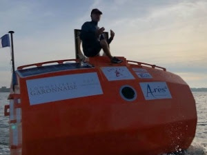 Francês que cruza o oceano Atlântico em barril está no meio do caminho