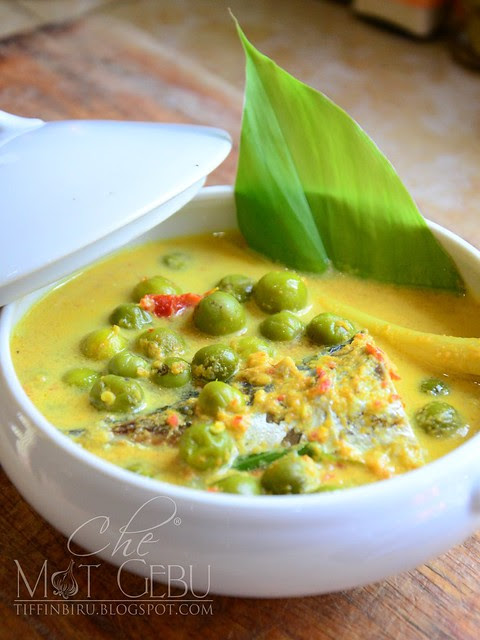 GULAI TERUNG PIPIT DENGAN IKAN KEMBONG REBUS. - Dapur 