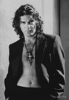His father, jose dominguez, was a policeman in the spanish. Anmaresberp Antonio Banderas Young