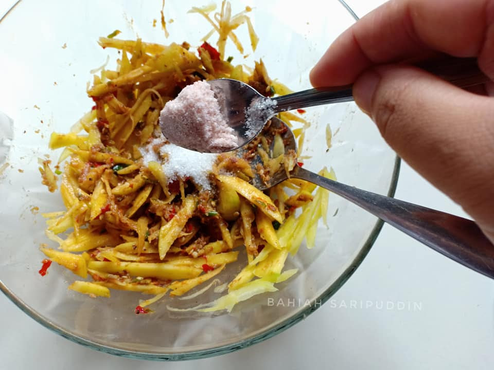 It is perfect to serve on the side or to use it as an ingredient in cooking. Resepi Sambal Belacan Campur Mangga Yang Sangat Menyelerakan My Resepi
