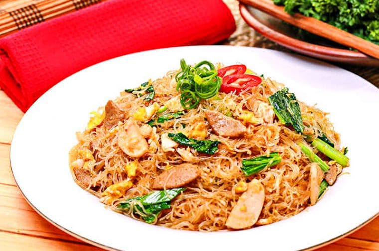 Dulu, bihun goreng dan mie rebus adalah dua makanan yang sering sekali dibuat ibu kala kami semua masih kecil. Catet 3 Resep Bihun Goreng Simpel Dan Lezat Dijelas In