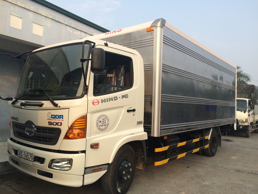 xe tải chở hàng