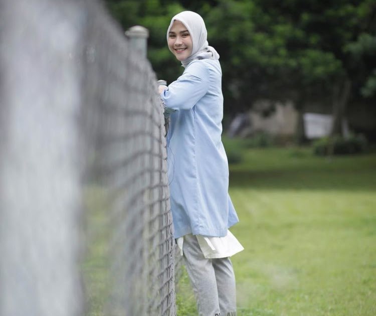  Jilbab  Yang Cocok Untuk Baju Warna  Biru Muda Tips Mencocokan