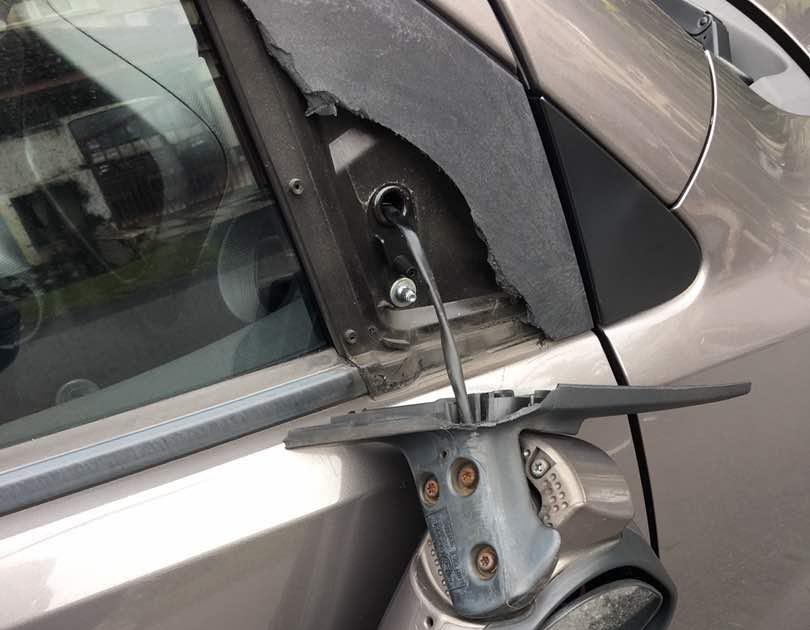 Perodua Bezza Side Mirror - Ucapan Lebaran d