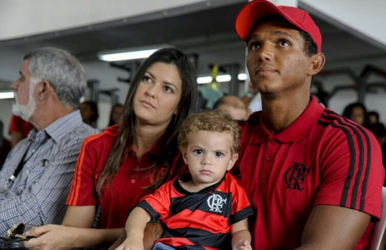 Depois de quase dois anos sem competições por conta da pandemia, isaquias queiroz está pronto para voltar a representar a nação pelo mundo! Isaquias Queiroz Wiki Clube De Regatas Do Flamengo Amino
