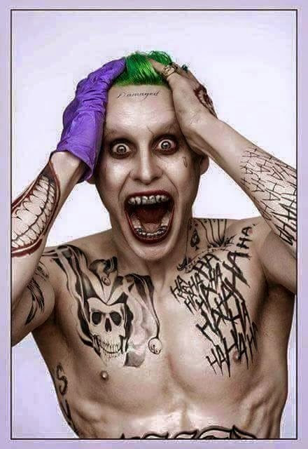 Dirigida por david ayer, escuadrón suicida contará con jared leto como la próxima encarnación del joker. El Director De Escuadron Suicida Da Pistas Sobre Los Tatuajes Del Joker