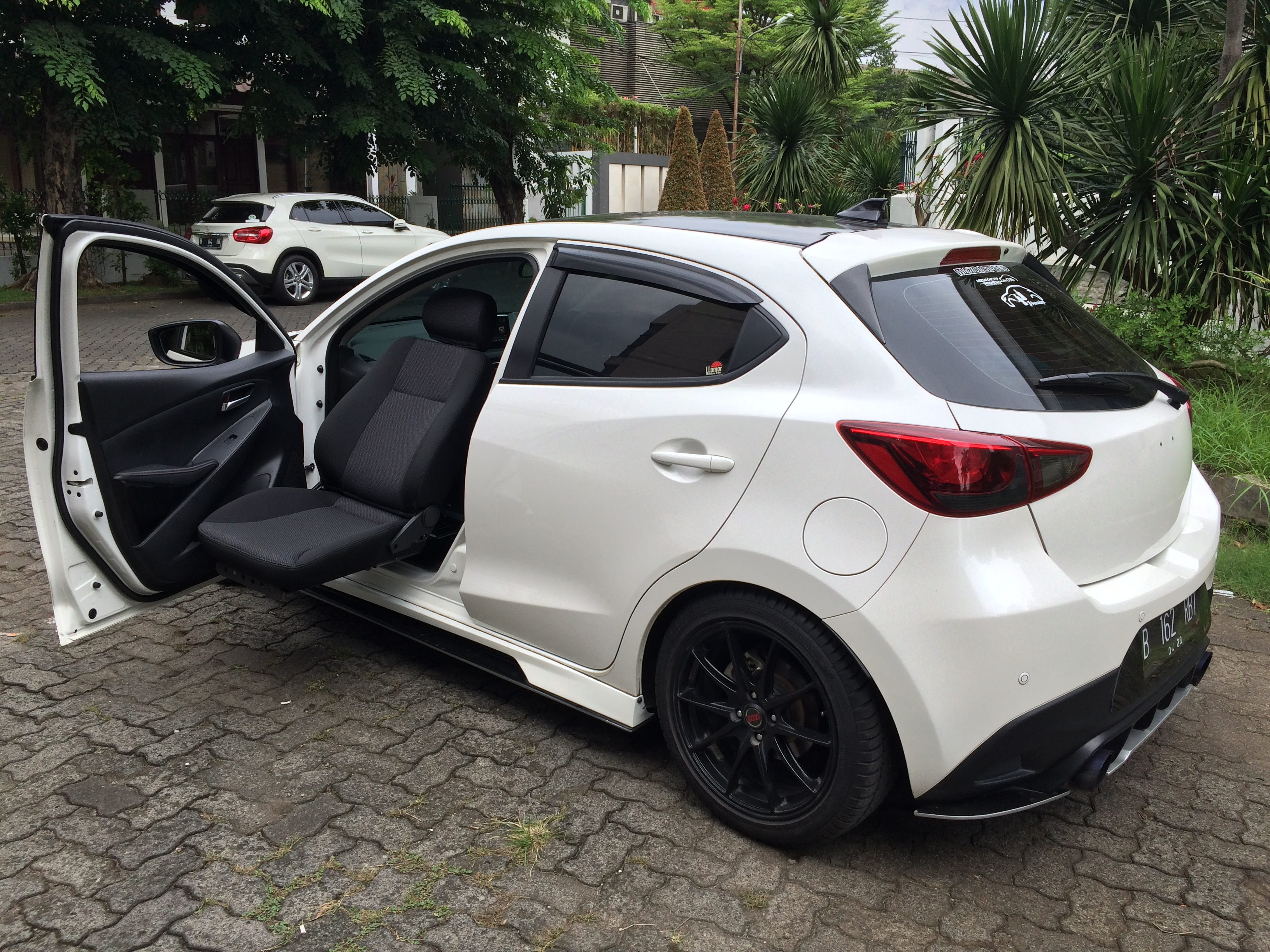 Kumpulan Modif Interior Mobil Mazda 2 Terlengkap Modifikasi Mobil