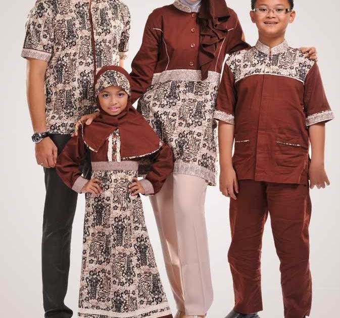 70 Desain  Baju  Batik Seragam Keluarga 