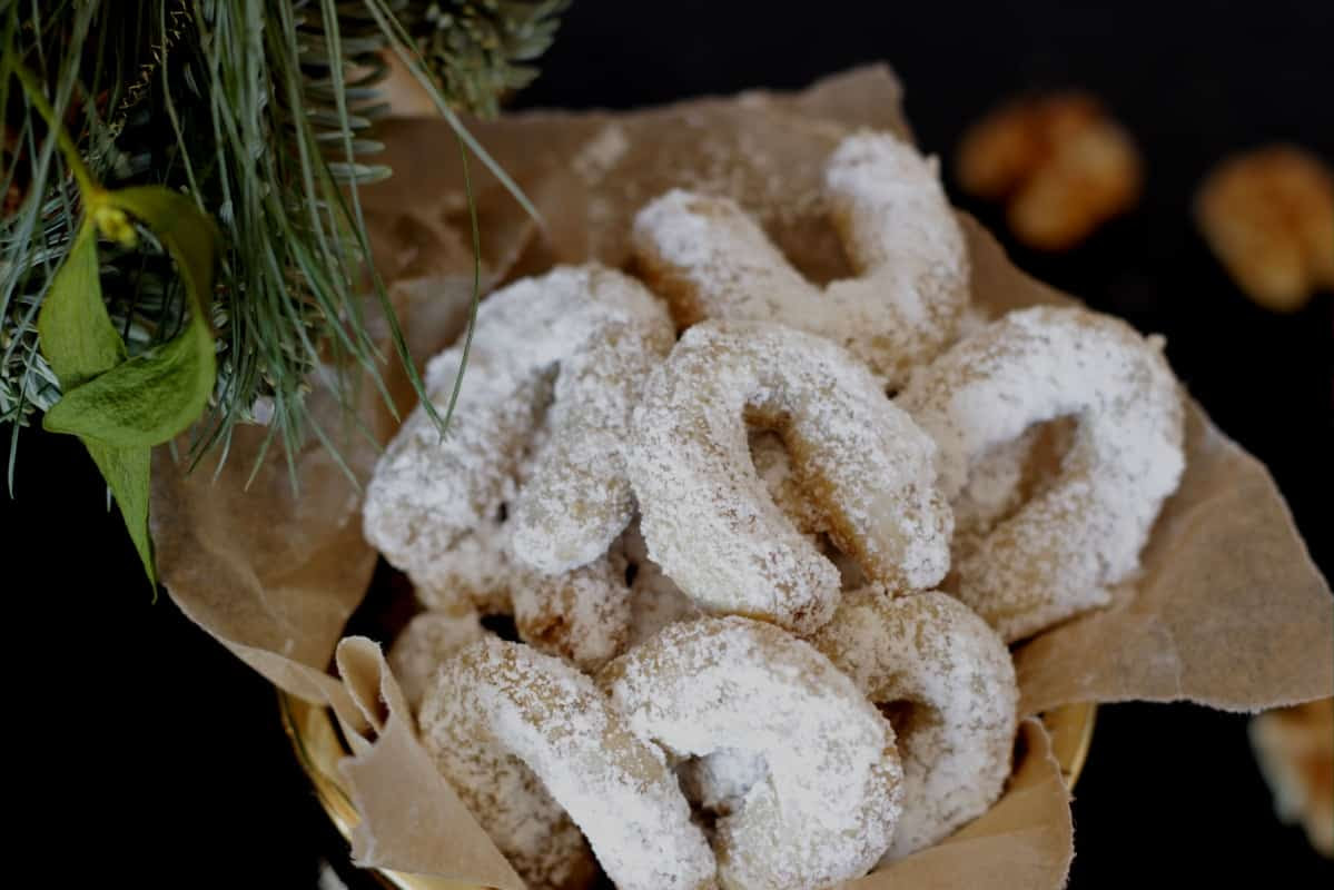 Christmastime in austria is pretty special. Austrian Vanilla Crescent Cookies Vanillekipferl Living On Cookies