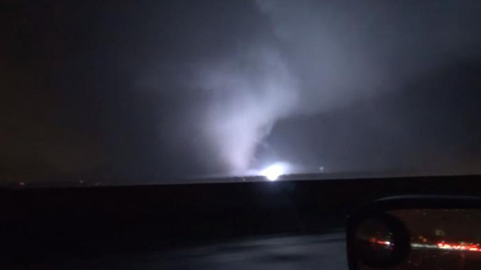 VIDEO. Etats-Unis : des conducteurs filment l'une des tornades meurtrières qui ont frappé le Texas