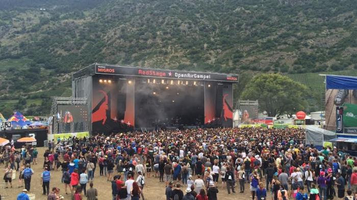 Die open air gampel ag ist eine beauftragte gesellschaft des rock hock vereins, welche einmal im jahr ein kulturelles festival plant, organisiert und umsetzt. Gampel 100 000 Besucher Am Festival Jubilaum