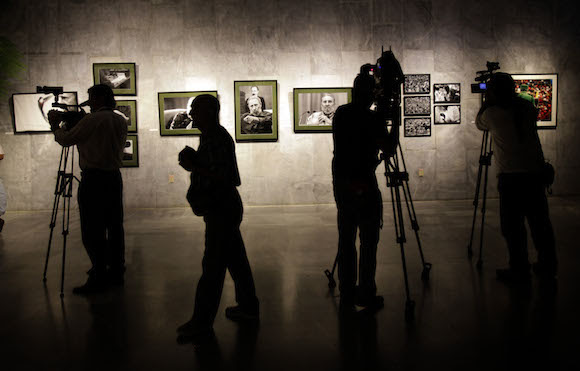 Inauguran en Cuba exposición fotográfica de Roberto Chile dedicada a Fidel Castro. Foto: Ismael Francisco/ Cubadebate