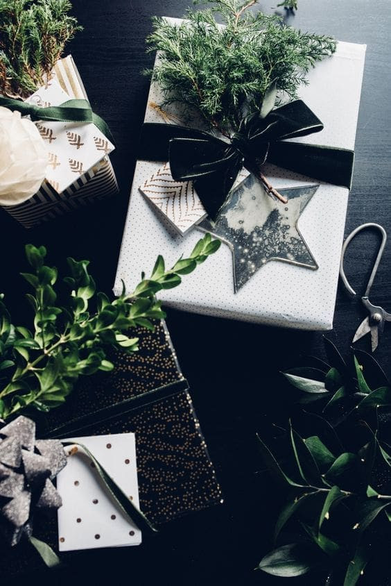 You've wrapped your christmas gifts, now top them off with these free printable gift tags! 50 Of The Most Beautiful Christmas Gift Wrapping Ideas Style Curator
