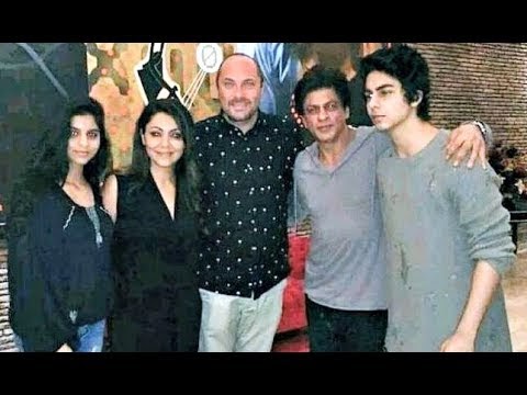 Shahrukh Khan Holidaying In With Aryan Suhana And Gauri In La - kirby whispy woods hat giver roblox