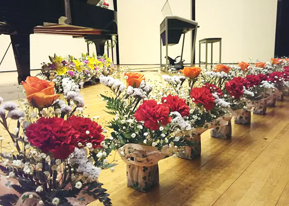 ロイヤリティフリーピアノ 発表 会 ステージ 花 最高の花の画像