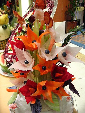 Carved vegetable centerpiece (flowers) by Biggie*.