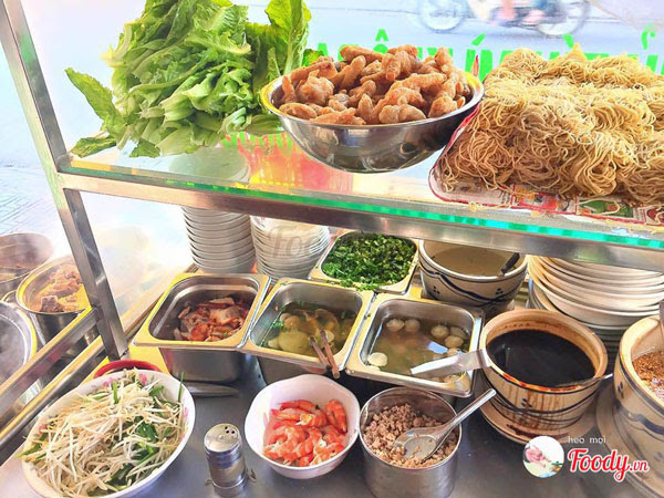 Bên trong một xe hủ tiếu – nguồn foody.vn