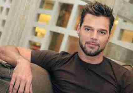 Ricky martin الاسم الحقيقي الكامل : ÙÙŠØ¯ÙŠÙˆ Ø±ÙŠÙƒÙŠ Ù…Ø§Ø±ØªÙ† ÙŠÙ†ÙÙŠ ÙˆÙŠØ³Ø®Ø± Ù…Ù† Ø®Ø¨Ø± ÙˆÙØ§ØªÙ‡ Ø®Ù…Ø³ Ø®Ø·ÙˆØ§Øª