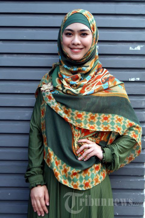 40 Model Terbaik Jilbab Syar i Oki Setiana Dewi  Modern 