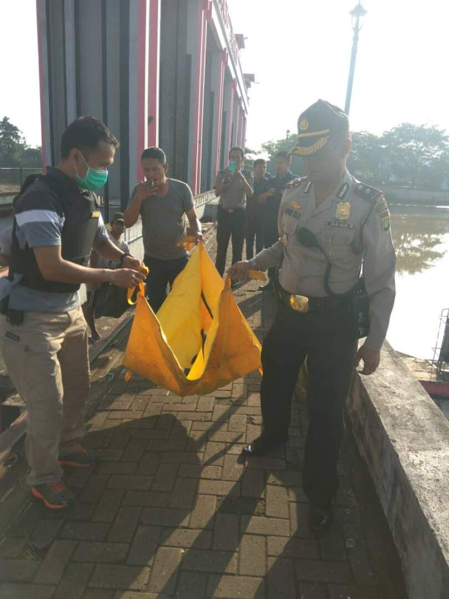 23 Info Populer Gambar  Pintu  Air  10 Tangerang