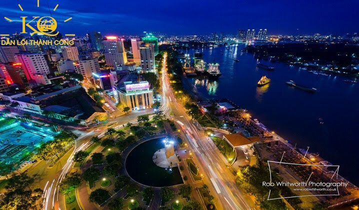 IBC Building vào ban đêm