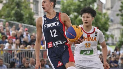 Objectif Paris 2024 : Laëtitia Guapo se prépare 'avec son couteau et ses tripes' pour remporter l'or en basket 3x3