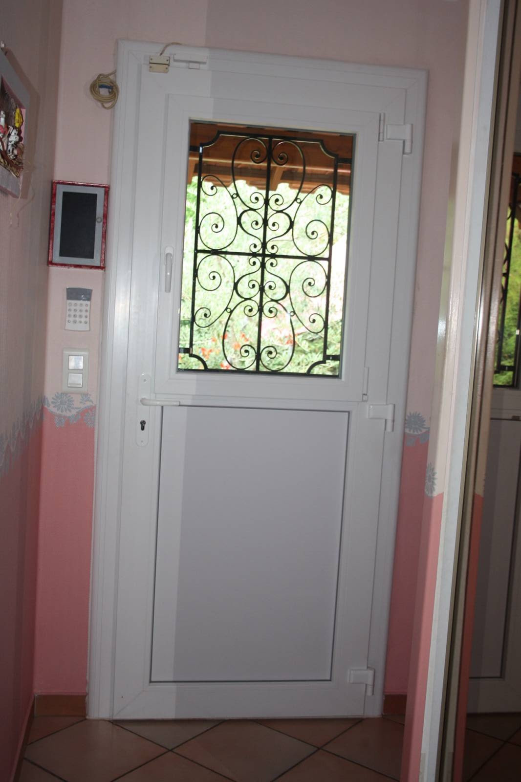 Bois, aluminium, composite, acier ou pvc. Porte D Entree Vitree Sur Mesure En Pvc A Bouc Bel Air Mo Renove