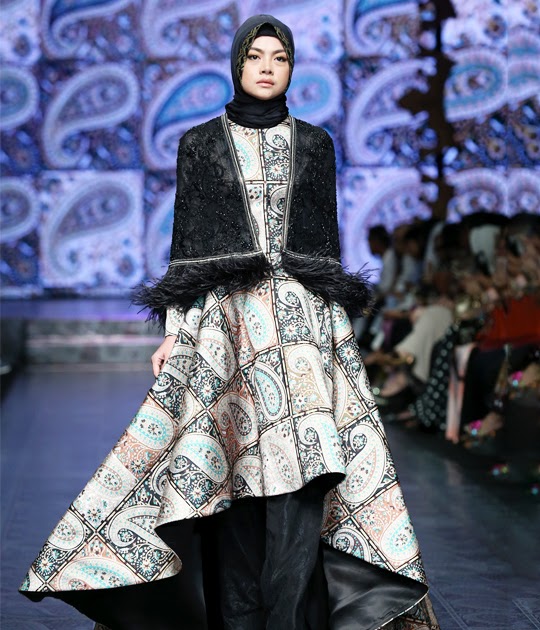 Model Baju  Muslim Ivan  Gunawan  2022 Voal Motif