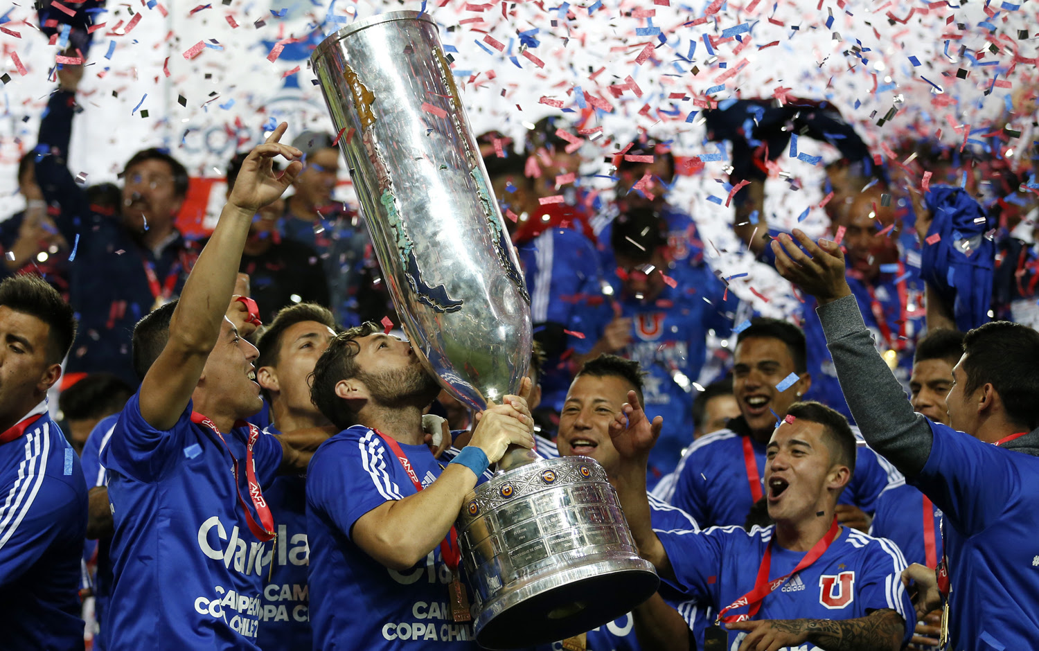 Resultados copa chile 2019, livescore, marcadores, detalles de partidos (goleadores, tarjetas.) y clasificación copa chile 2019 en flashscore.es. La U Gana A Colo Colo En Penales Se Corona Campeon De Copa Chile Emol Fotos