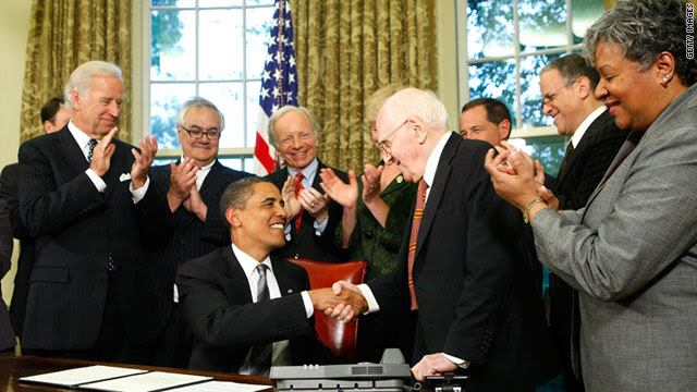 The picture on its homepage, which shows kameny wearing a colourful garland, pays tribute to him as we enter the month of june, which is celebrated globally as 'pride month'. Pioneer Fighter For Gay Rights Cnn Com
