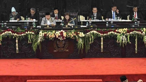 Perbedaan Konstitusi Dan Uud - Perbedaan Struktur ...