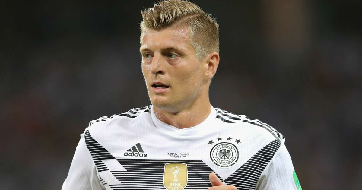 Capital bra reagiert auf toni kross prank. Toni Kroos Setzt Karriere Im Dfb Team Fort Und Erklart Seine Entscheidung