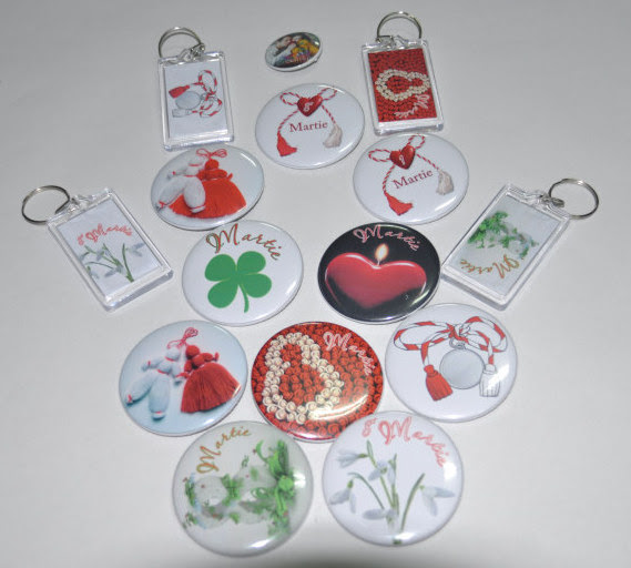 Martisoare realizate din felii de lemn si in stil cabochon pentru pandantive. Idei Cadouri Personalizate 1 Martie 2012 Insigne Personalizate Martisor 2012 Cadouri 8 Martie 2012 Ziua Femeii Cani Personalizate Brelocuri Personalizate Print Digital Tipar Digital Tipar Carti Tipografie Promotionale Personalizate Editura Studis