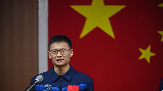 La Chine va envoyer mardi pour la première fois un astronaute civil dans l'espace