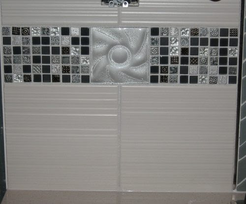 The shower has glass one foot out of each corner as well as one large diamond insert on each shower wall. How To Get Mosaic Or Glass Tile Accent Strip Flat Diytileguy