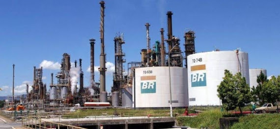 Petrobras reduz preço da gasolina na refinaria em 4% na quinta-feira 