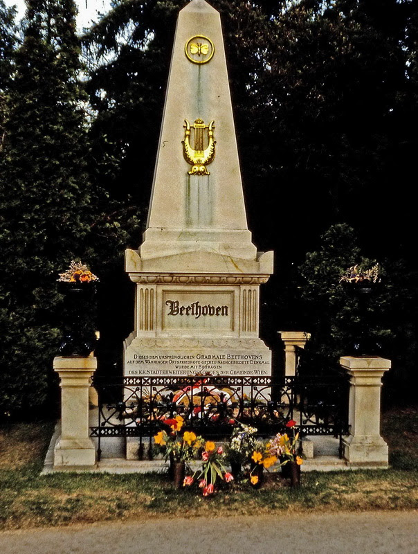 Dann komm mit auf einen stadtspaziergang, der dir beethovens wien zeigt. Friedhof Ansichten Beethovenludwig Van Beethoven