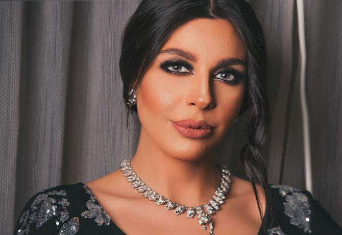 ليلى، أعادت نشر الصورة التي ظهر فيها زوجها، على شكل فتاة بشعة، وعلقت: Ù„ÙŠÙ„Ù‰ Ø§Ø³ÙƒÙ†Ø¯Ø± Ø§ØªÙ…Ù†Ù‰ Ø§Ù† Ù†ØªÙ†Ø§ÙØ³ ÙÙ†ÙŠØ§ ÙˆÙ„ÙŠØ³ ÙØ§Ø´ÙŠÙ†Ø³ØªØ§