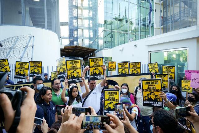 Supporters of the Salvadoran social movement gather to demand the freedom of community leaders of Santa Marta and ADES.