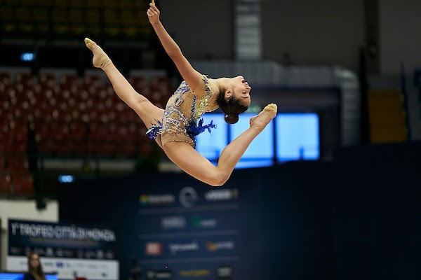 Milena baldassarri (born october 16, 2001 in ravenna, italy) is an italian individual rhythmic gymnast.she is the first (and only, to date) italian individual to win the silver medal at the world championship in sofia 2018. 2nd Eg Minks 2019 Agiurgiu Rimane A Mani Vuote Ginnastica Ritmica Eu
