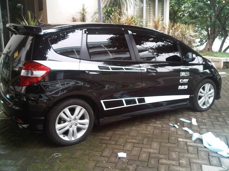 Terbaru Stiker Mobil Sigra Hitam