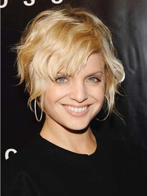 While a crop is more blunt, pixie hairstyles are cute, feminine and flattering, and this is the reason why pixie cuts were once associated with 'cheerful fairies' (pixies). 21 Short Wavy Hairstyles 2021 Fashionable Short Haircuts For Women Pretty Designs