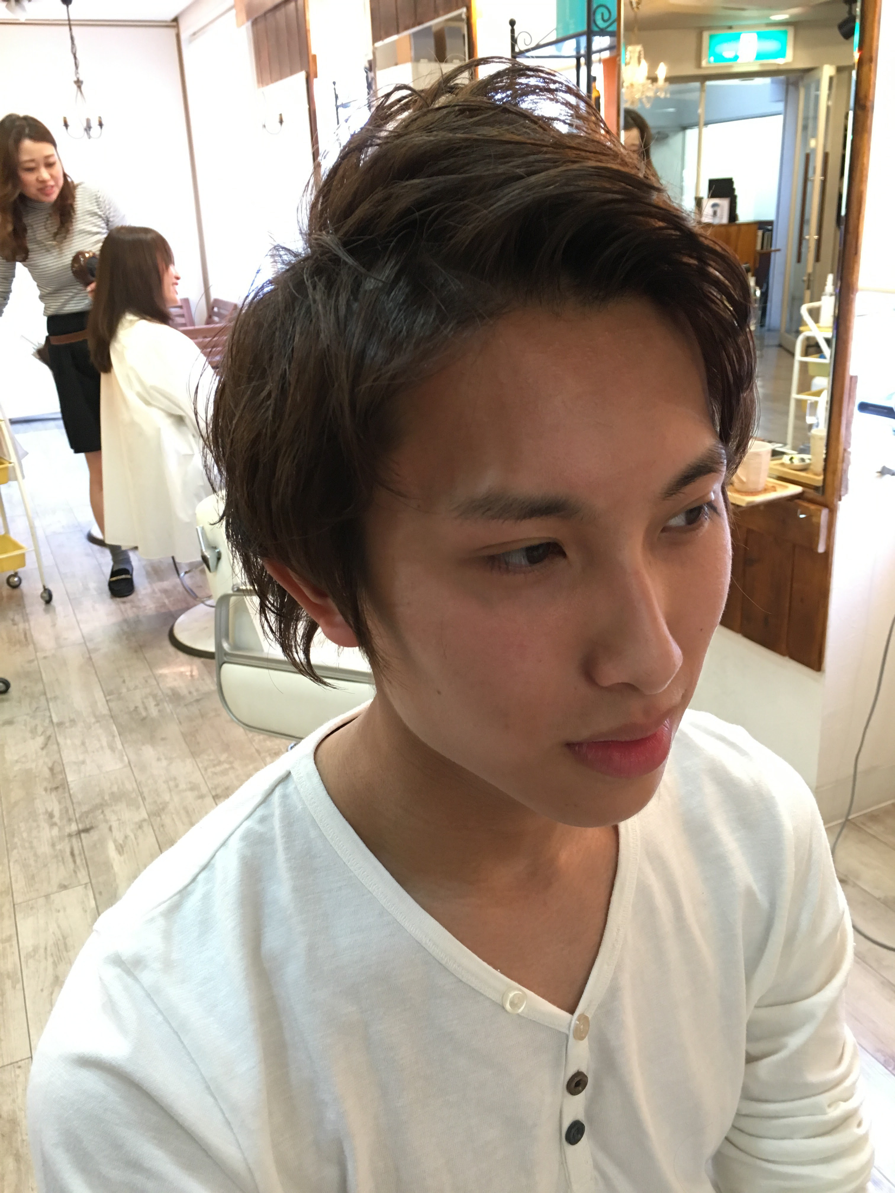 ベスト髪 ぺたんこ メンズ 人気のファッションスタイル