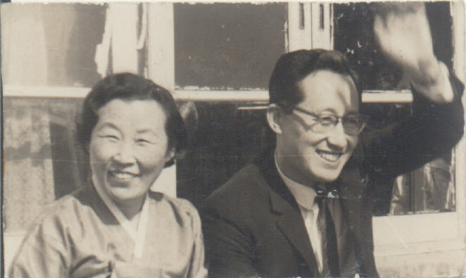 한국 패션 여성 패션 멋진 의상 여름 스타일 여름 드레스 옷 아시안 아이 메이크업 유명인 소녀. ëŠ¦ë´„ê³¼ ë´„ê¸¸ ì˜¤ë§ˆì´í¬í† 