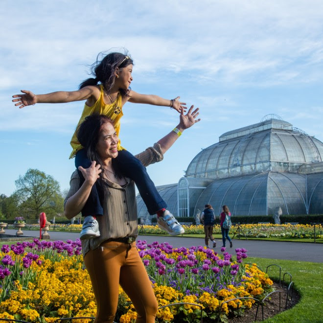 Mother and daughter in the Gardens