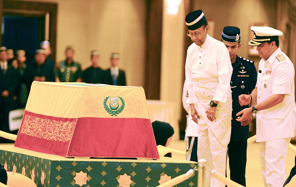 Kidzsearch.com > wiki explore:web images videos games. Upacara Pemakaman Almarhum Raja Muda Kedah Tunku Abdul Malik Almarhum Sultan Badlishah Astro Awani
