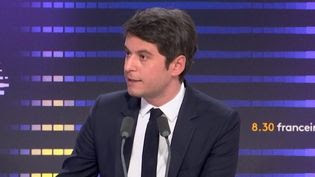 Niveau de vie : la classe moyenne correspond-elle aux Français "qui ne touchent pas toutes les aides", comme le dit Gabriel Attal ?